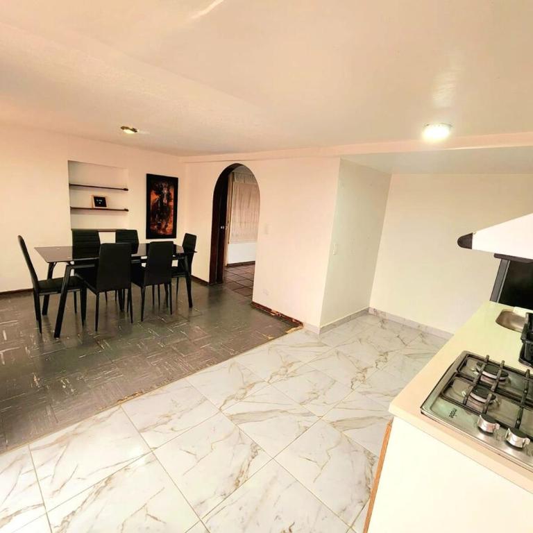 Spacious house in the heart of northern Bogotá - Casa de 4 dormitorios - 40