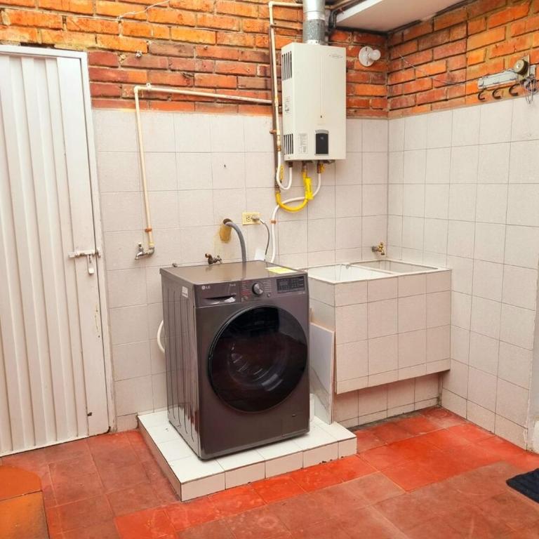 Spacious house in the heart of northern Bogotá - Casa de 4 dormitorios - 48