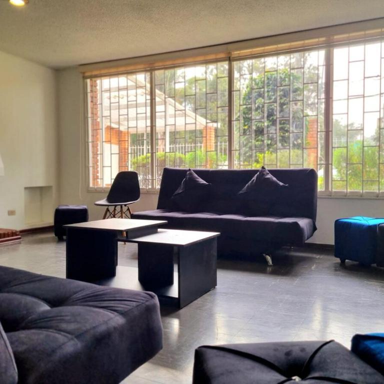 Spacious house in the heart of northern Bogotá - Casa de 4 dormitorios - 51