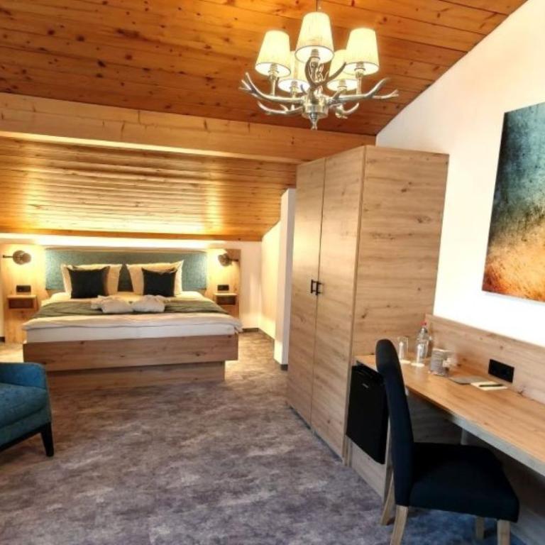 Hotel Bergruh - Double Room without balcony and with sloped ceilings - 4