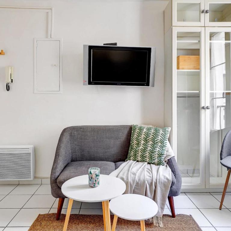 BnBNova - Cozy Stay Near Eiffel Tower & Invalides & Seine - Studio - 3