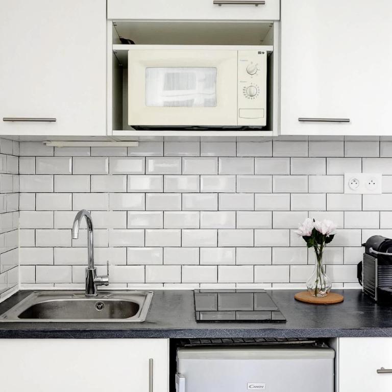BnBNova - Cozy Stay Near Eiffel Tower & Invalides & Seine - Studio - 10