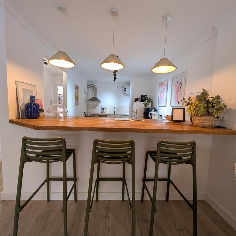 Impressive apartment with 3 bedrooms metres from the beach - Three-Bedroom Apartment - 12