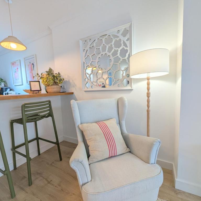 Impressive apartment with 3 bedrooms metres from the beach - Three-Bedroom Apartment - 9