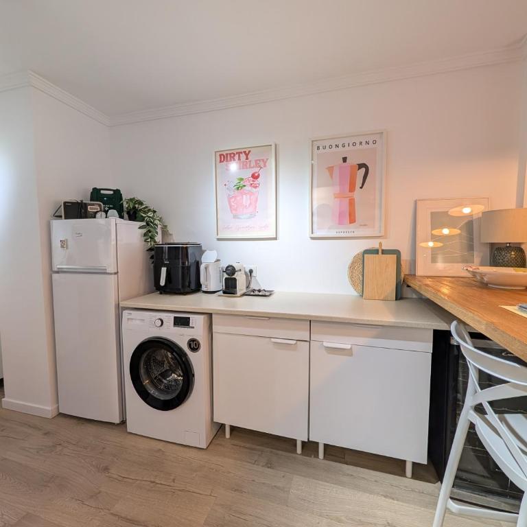 Impressive apartment with 3 bedrooms metres from the beach - Three-Bedroom Apartment - 15