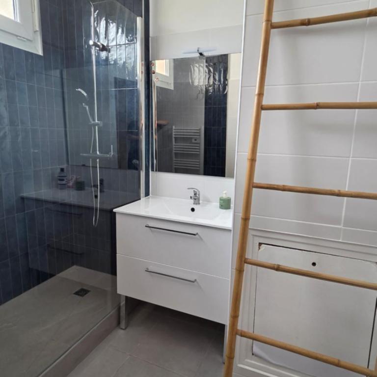 Nouveau Appartement T3 Stellar Rooftop Montpellier - Two-Bedroom Apartment with City View - 9