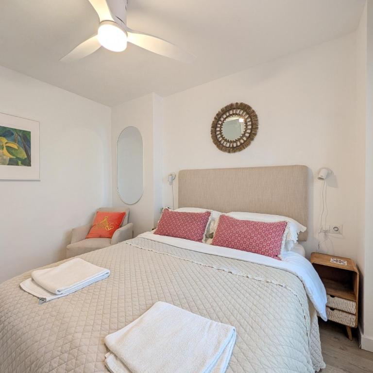 Impressive apartment with 3 bedrooms metres from the beach - Three-Bedroom Apartment - 27