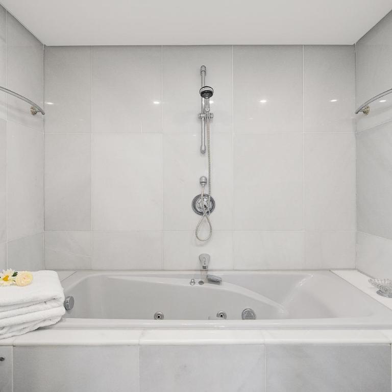 Luxury Beachfront Apt with Private Garden & Pool - Apartamento de 3 dormitorios con piscina privada - 36
