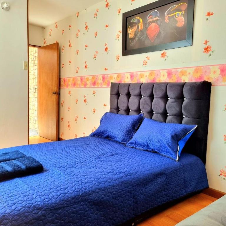 Large house minutes from Zona T and Parque la 93 - Six-Bedroom House - 5