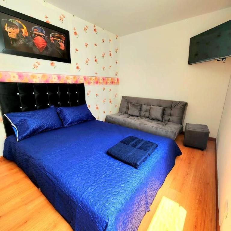 Large house minutes from Zona T and Parque la 93 - Six-Bedroom House - 15