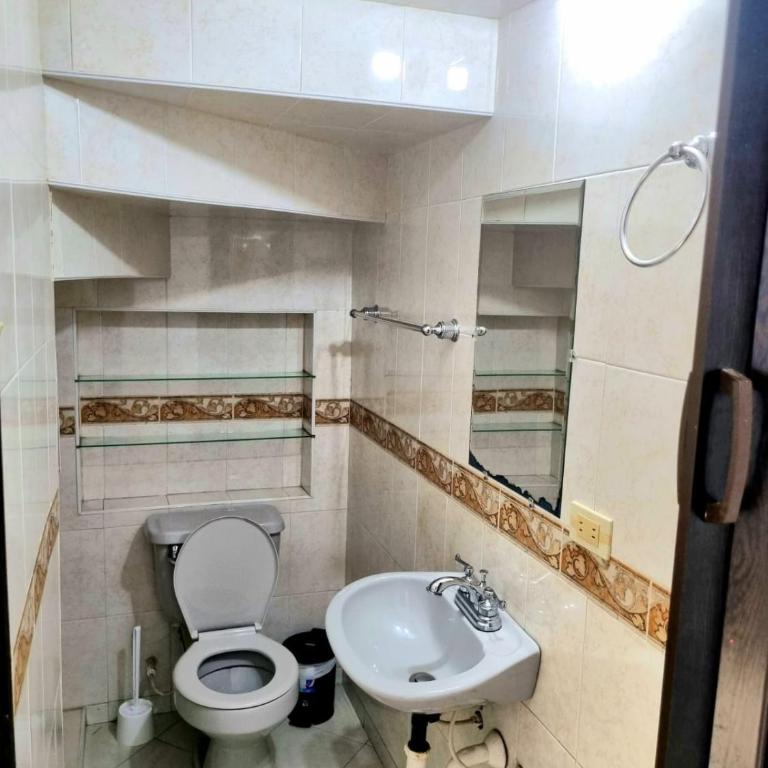Large house minutes from Zona T and Parque la 93 - Six-Bedroom House - 18
