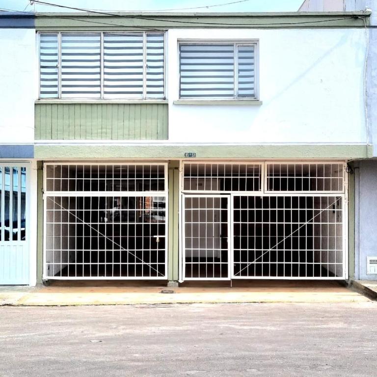 Large house minutes from Zona T and Parque la 93 - Six-Bedroom House - 21