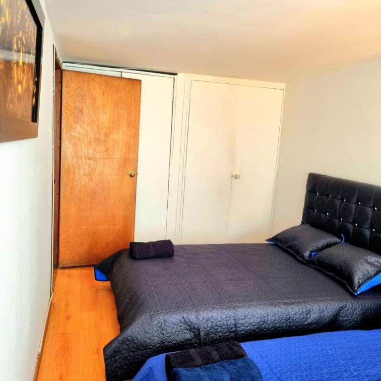 Large house minutes from Zona T and Parque la 93 - Six-Bedroom House - 27