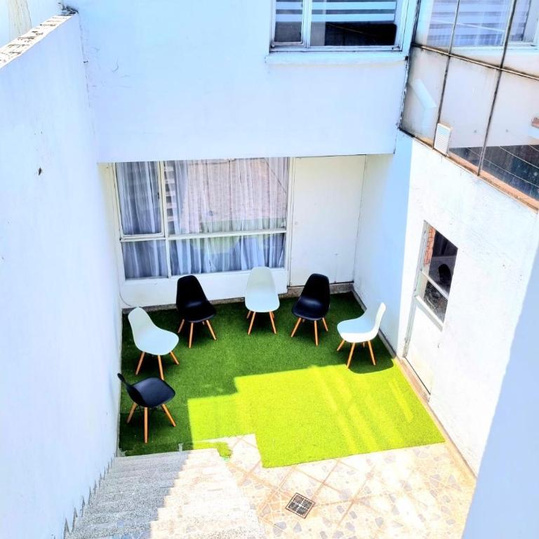 Large house minutes from Zona T and Parque la 93 - Six-Bedroom House - 36