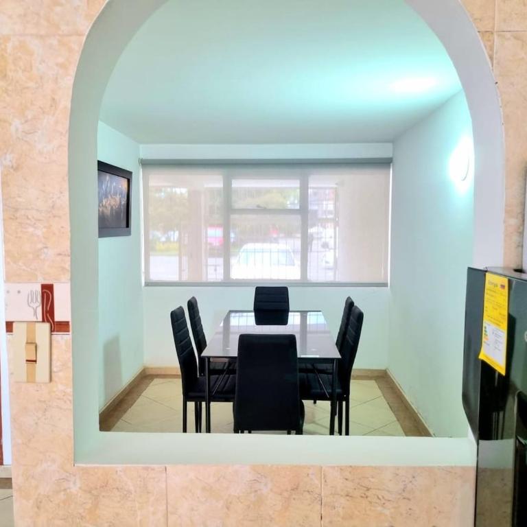 Large house minutes from Zona T and Parque la 93 - Six-Bedroom House - 49