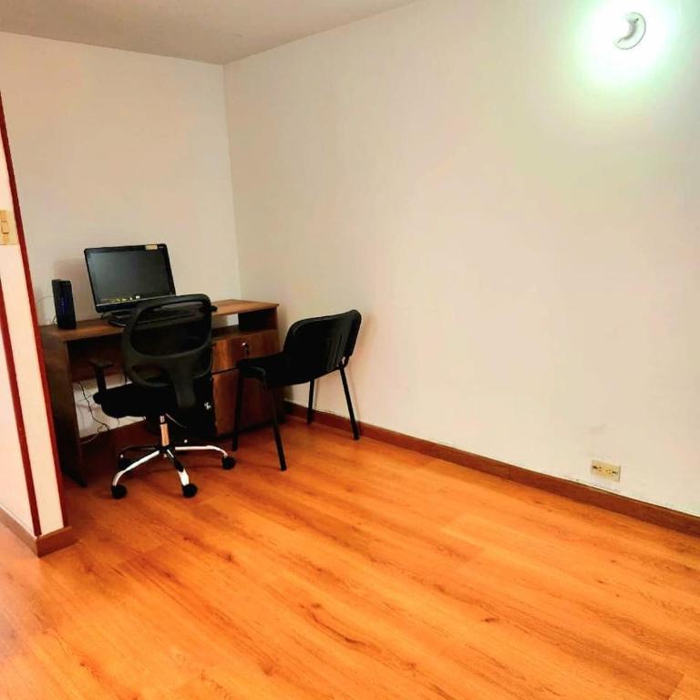 Large house minutes from Zona T and Parque la 93 - Six-Bedroom House - 53