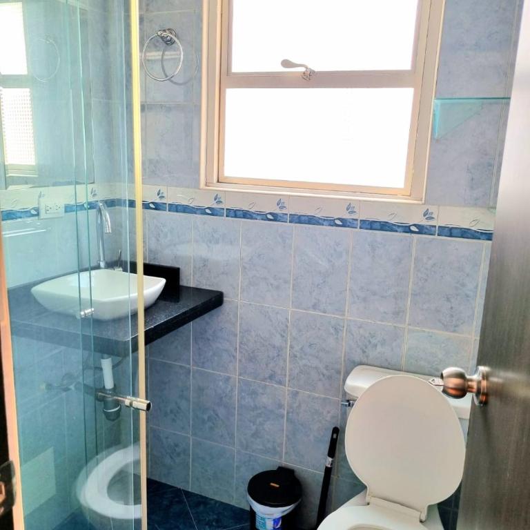 Large house minutes from Zona T and Parque la 93 - Six-Bedroom House - 55