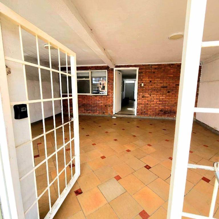 Large house minutes from Zona T and Parque la 93 - Six-Bedroom House - 57