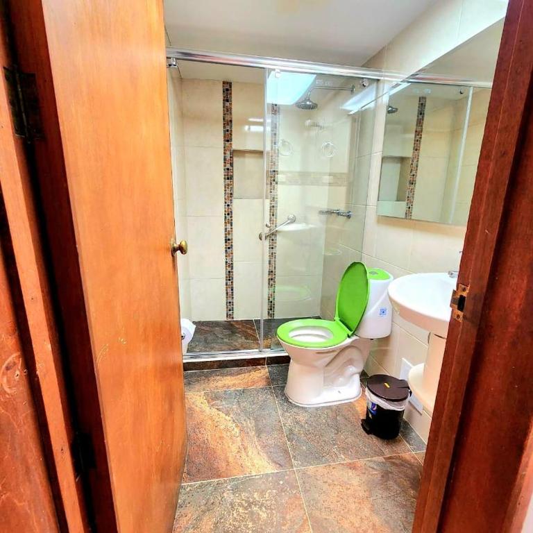 Large house minutes from Zona T and Parque la 93 - Six-Bedroom House - 62