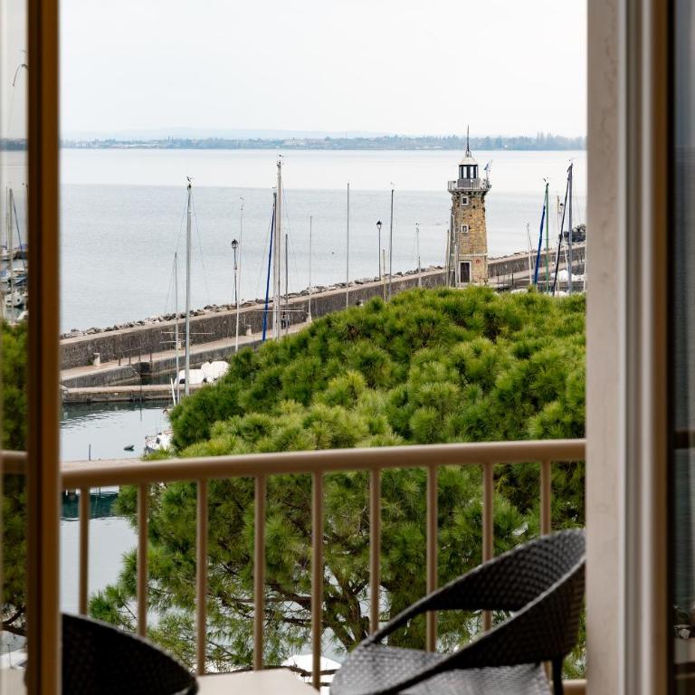 Hotel Vittorio - Camera Matrimoniale con Vista Lago e Balcone - 4