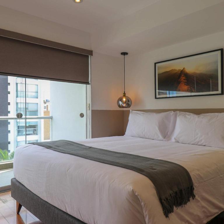 Deluxe 3BR Duplex with Balcony in Miraflores - Apartamento de 3 dormitorios con balcón - 2