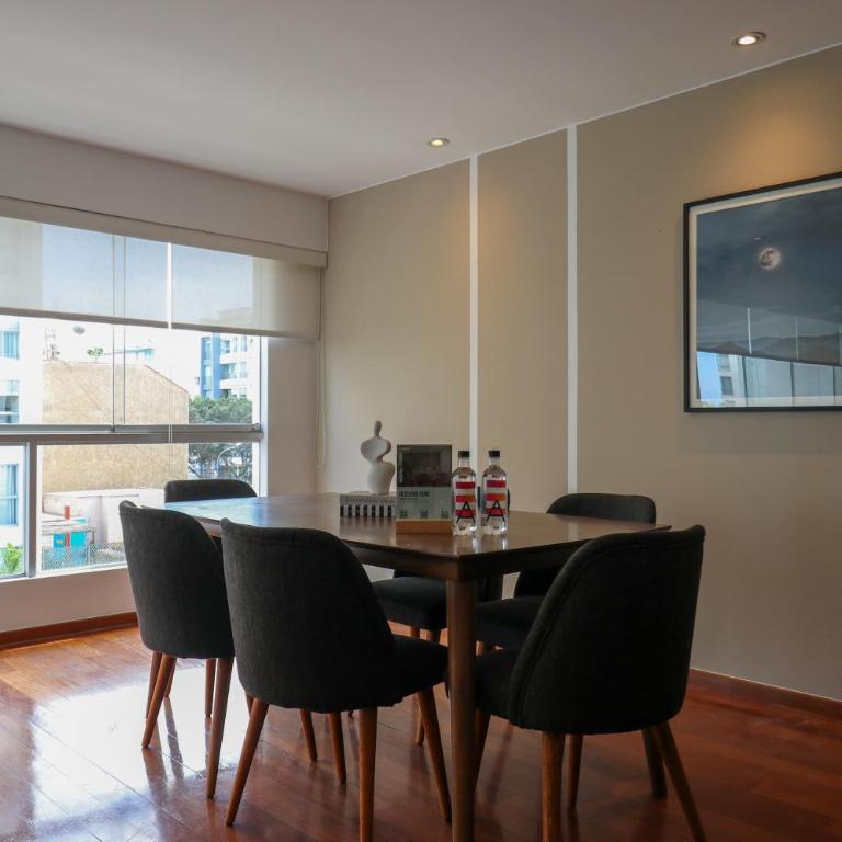 Deluxe 3BR Duplex with Balcony in Miraflores - Apartamento de 3 dormitorios con balcón - 3