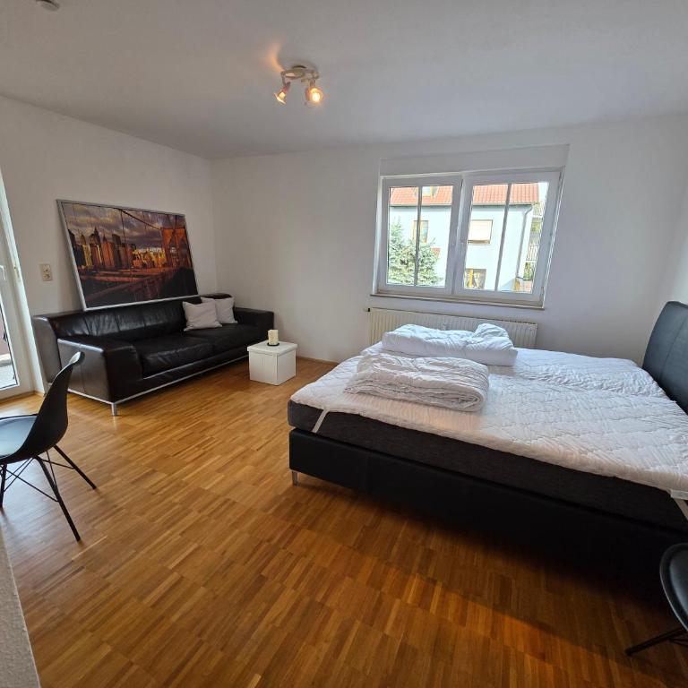 Balkon, Festungsblick - Stadtnahe Wohnung - Apartment mit 1 Schlafzimmer - 1