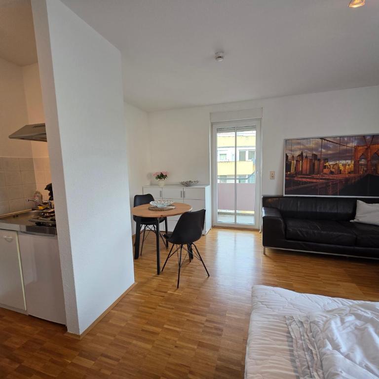 Balkon, Festungsblick - Stadtnahe Wohnung - Apartment mit 1 Schlafzimmer - 3