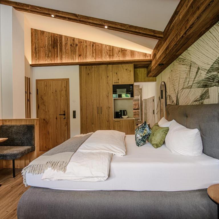 Zillertaler Hofchalets Schustererhof - Deluxe Doppelzimmer mit Balkon - 1