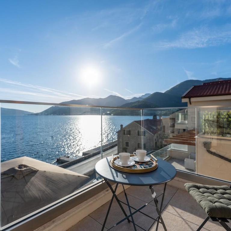 Elegant Seafront Apartment, Top Floor Oasis - Apartman sa 2 Spavaće Sobe - 1