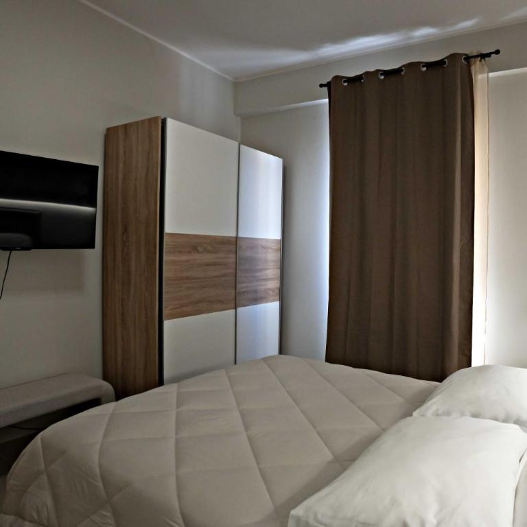 Max's Rooms - Camera Tripla Deluxe - 7