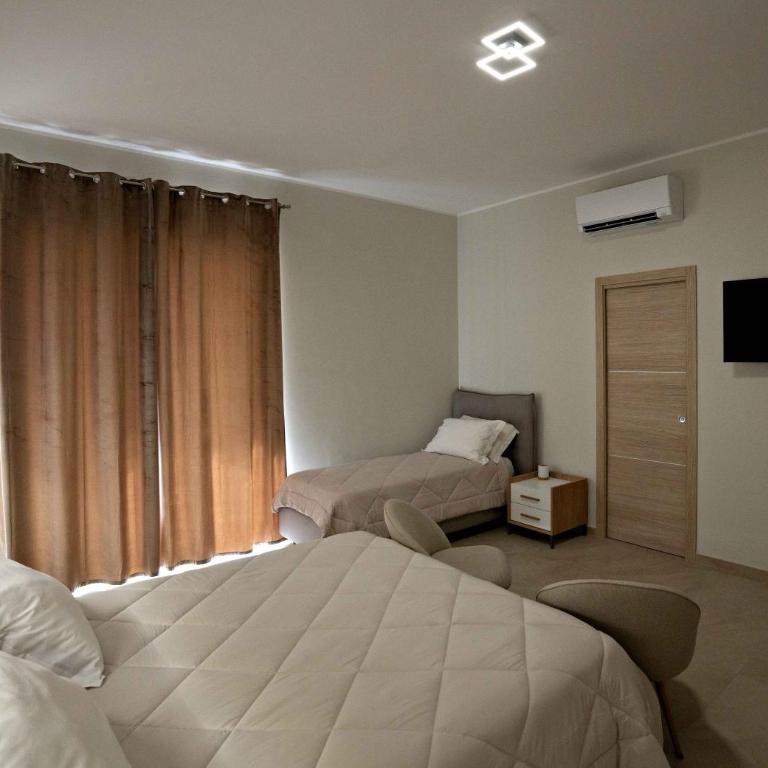 Max's Rooms - Camera Tripla Deluxe - 13