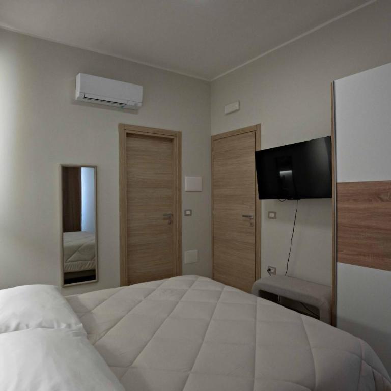 Max's Rooms - Camera Tripla Deluxe - 14