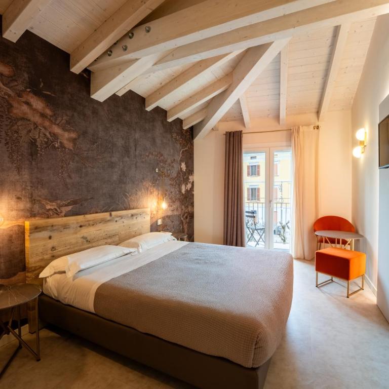 Hotel Vittorio - Premium Double or Twin Room with Partial Lake View and Balcony - 5