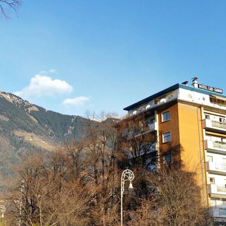Hotel Lux - Camera Familiare con Bagno Privato - 1