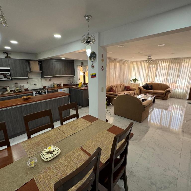 Casa con garaje privado - Apartamento de 3 dormitorios - 1
