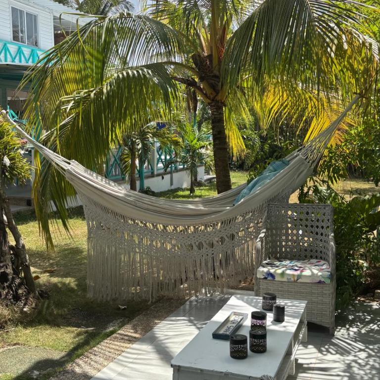 Siloe Cove Hospedaje Campestre - Suite con cama grande y balcón - 1