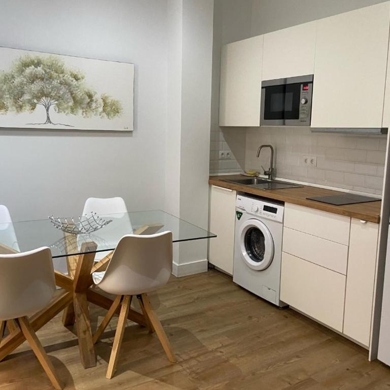 Enjoy Malaga Apartment with Terrace for 4 by turivida - Apartamento de 1 dormitorio - 2