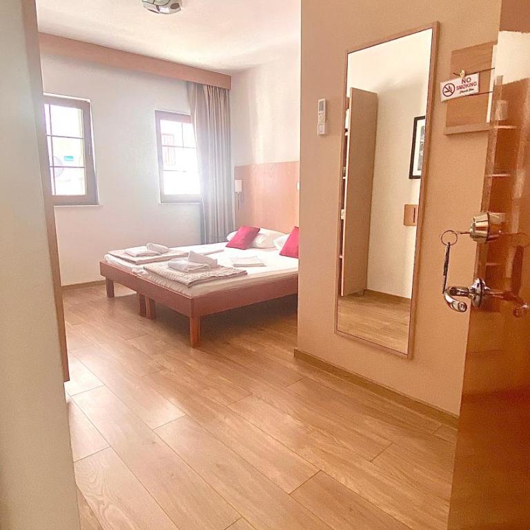 "VILLA DENY" Boutique HOTEL - included "FREE PARKING" - Standard Double Room - 14