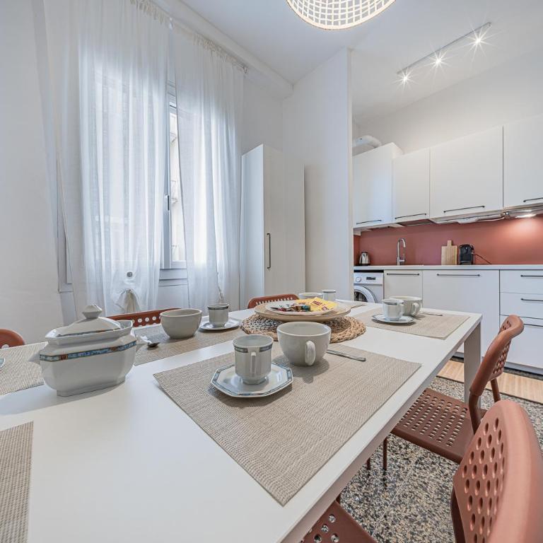 Sea Side - Beach 2 min - Free WiFi - Smart TV - Appartamento con 3 Camere da Letto - 4