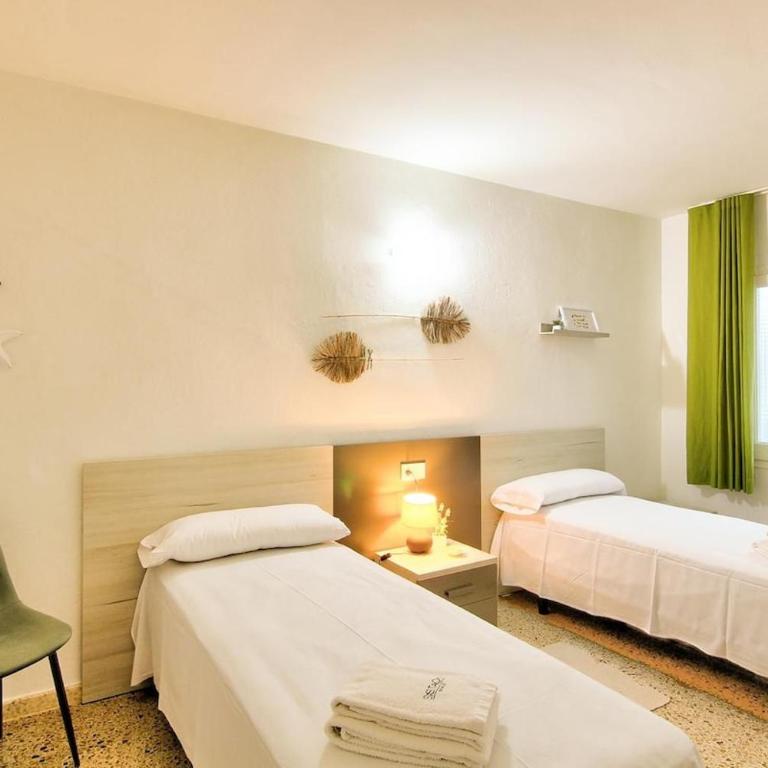 Estartit Centro - Three-Bedroom Apartment - 11