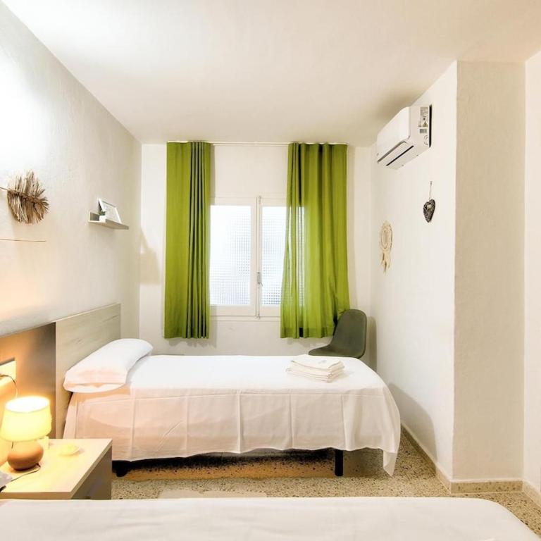 Estartit Centro - Three-Bedroom Apartment - 14
