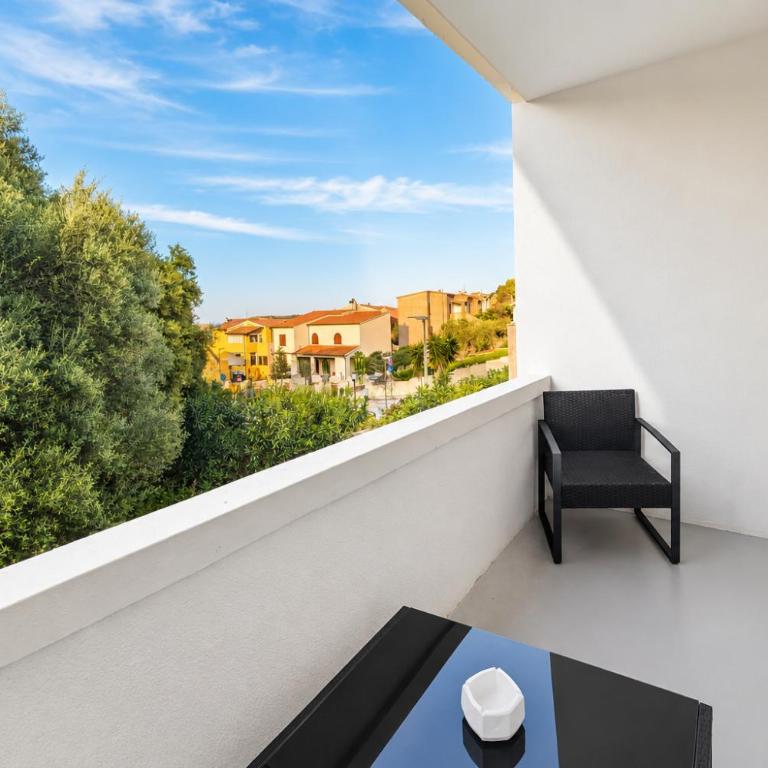 Ruoni Modern Rooms - Posizione strategica tra Santa Teresa, Palau e La Maddalena - Camera Matrimoniale Deluxe con Balcone - 16