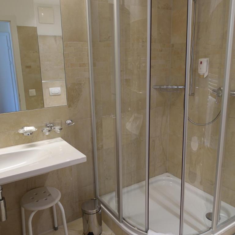Hotel Schweizerhof - Doppelzimmer - 11