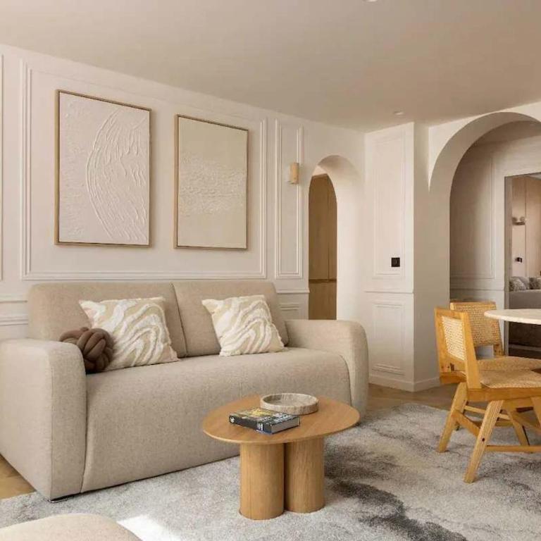 Chic Apartment with AC 3BR 6P Palais Garnier - Three-Bedroom Apartment - 1