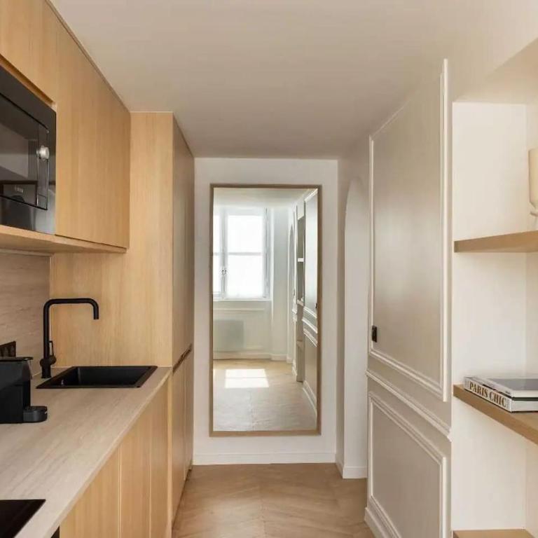 Chic Apartment with AC 3BR 6P Palais Garnier - Three-Bedroom Apartment - 16