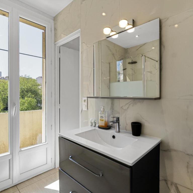 Spacious 2 Bed - 5 mn du Palais - Calme - Balcon - Apartment mit 2 Schlafzimmern - 8