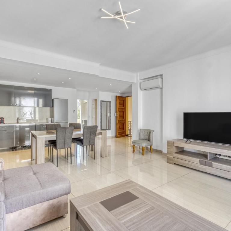 Spacious 2 Bed - 5 mn du Palais - Calme - Balcon - Apartment mit 2 Schlafzimmern - 13