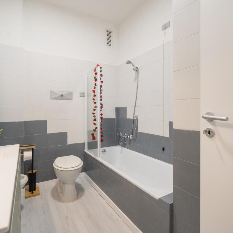 Como, Swiss 5 min - Lake at 10 min - Wifi, Parking - Appartamento con 3 Camere da Letto e con Vista - 5
