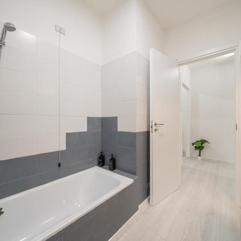 Como, Swiss 5 min - Lake at 10 min - Wifi, Parking - Appartamento con 3 Camere da Letto e con Vista - 13